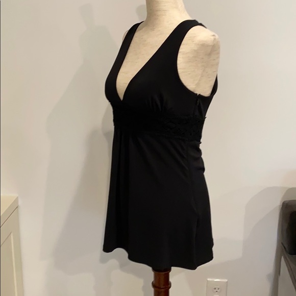 Black sleeveless top with lace around bodice - Picture 4 of 10